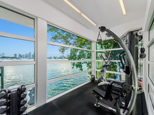 Miami Beach 6 Bedroom Luxury Home Pool & Panoramic Bay Views