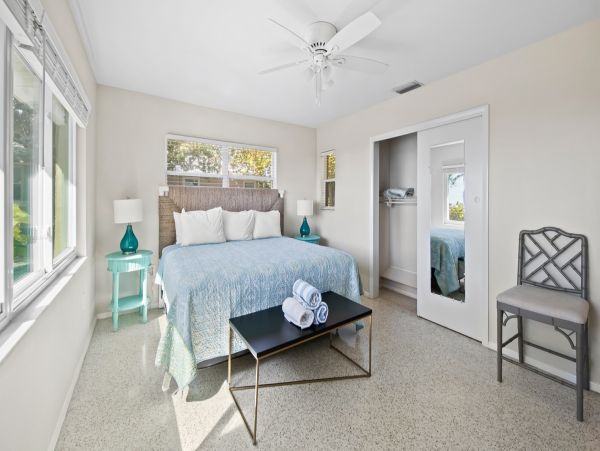 Holmes Beach 2 Bedroom Home Right On The Beach Sleeps 4