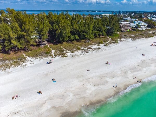 Holmes Beach 2 Bedroom Home Right On The Beach Sleeps 4