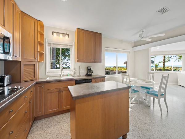 Holmes Beach 2 Bedroom Home Right On The Beach Sleeps 4