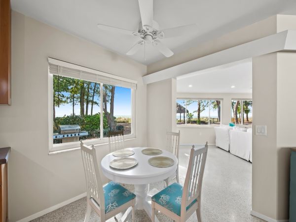 Holmes Beach 2 Bedroom Home Right On The Beach Sleeps 4