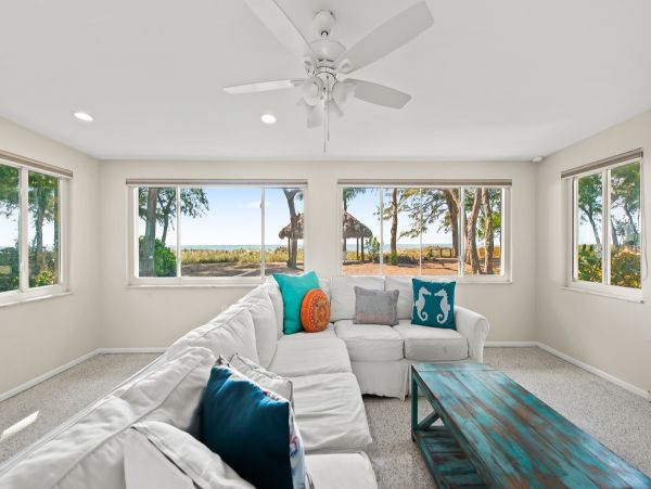 Holmes Beach 2 Bedroom Home Right On The Beach Sleeps 4