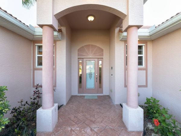 Cape Coral Luxury at its Best.