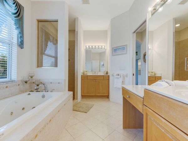 Cape Coral Luxury at its Best.