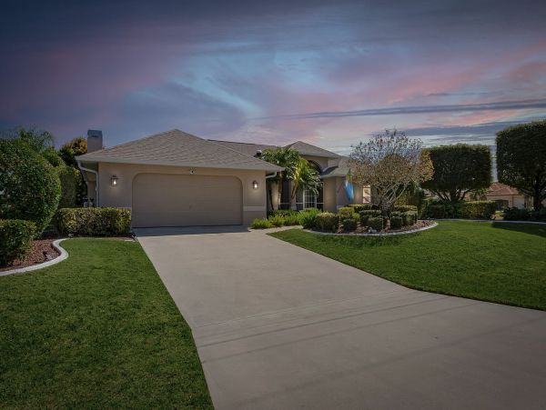 Cape Coral Lovely 3 Bedroom Home With Boat Dock