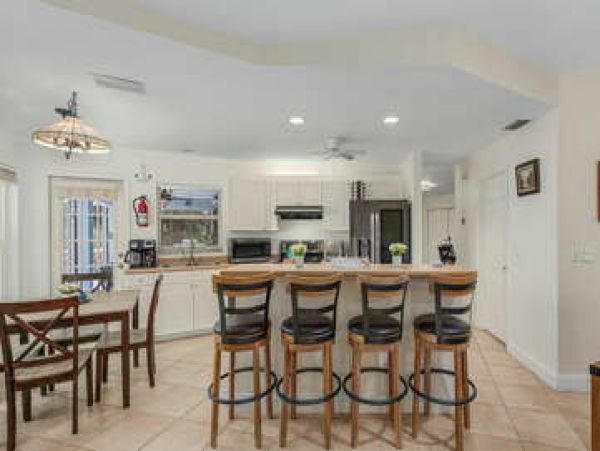 Cape Coral Lovely 3 Bedroom Home With Boat Dock