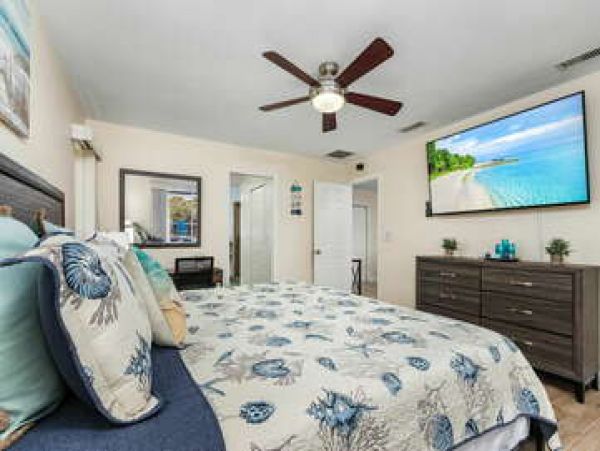 Cape Coral Lovely 3 Bedroom Home With Boat Dock