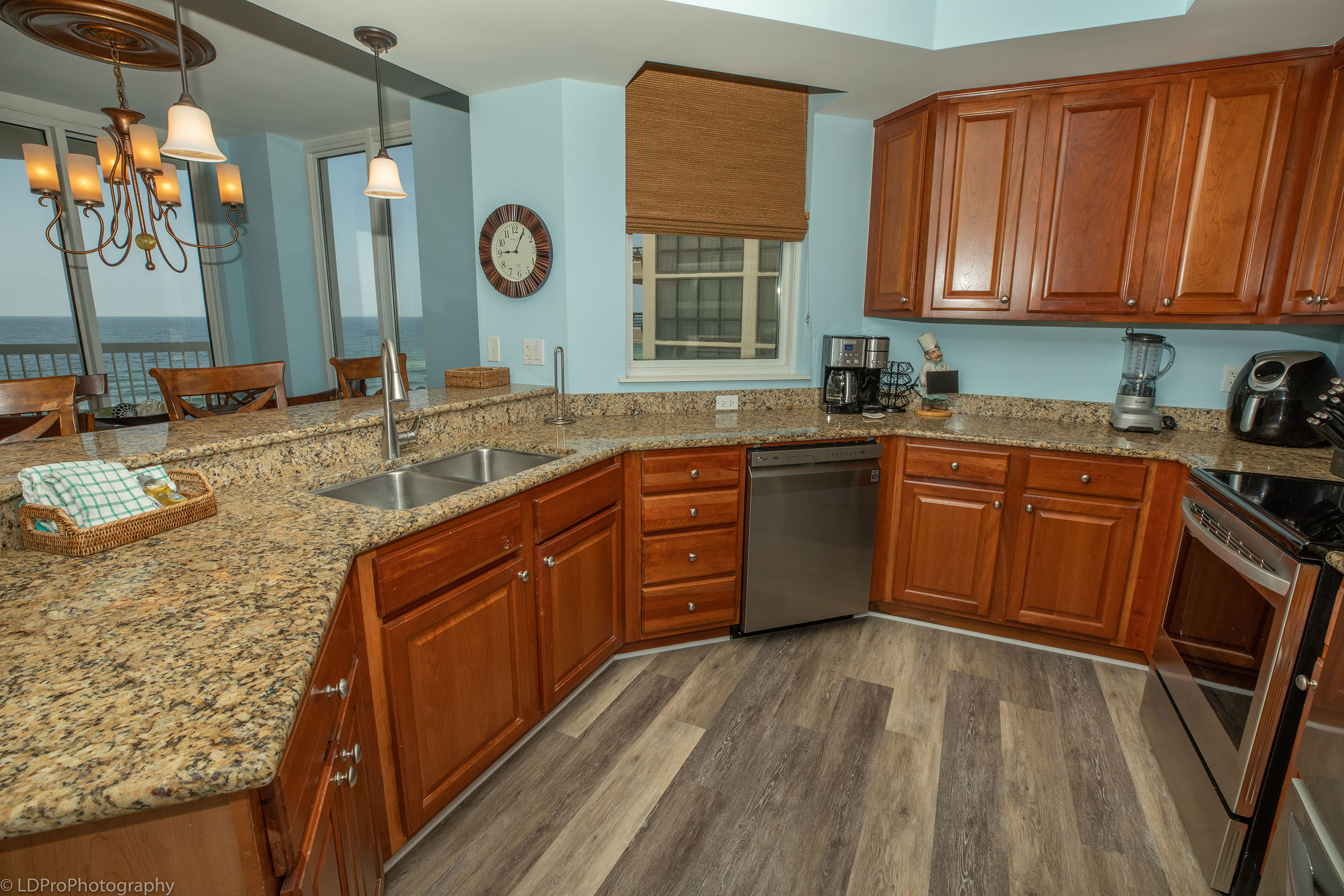 Destin Vacation Beach Condo With Four Bedrooms Sleeps 8