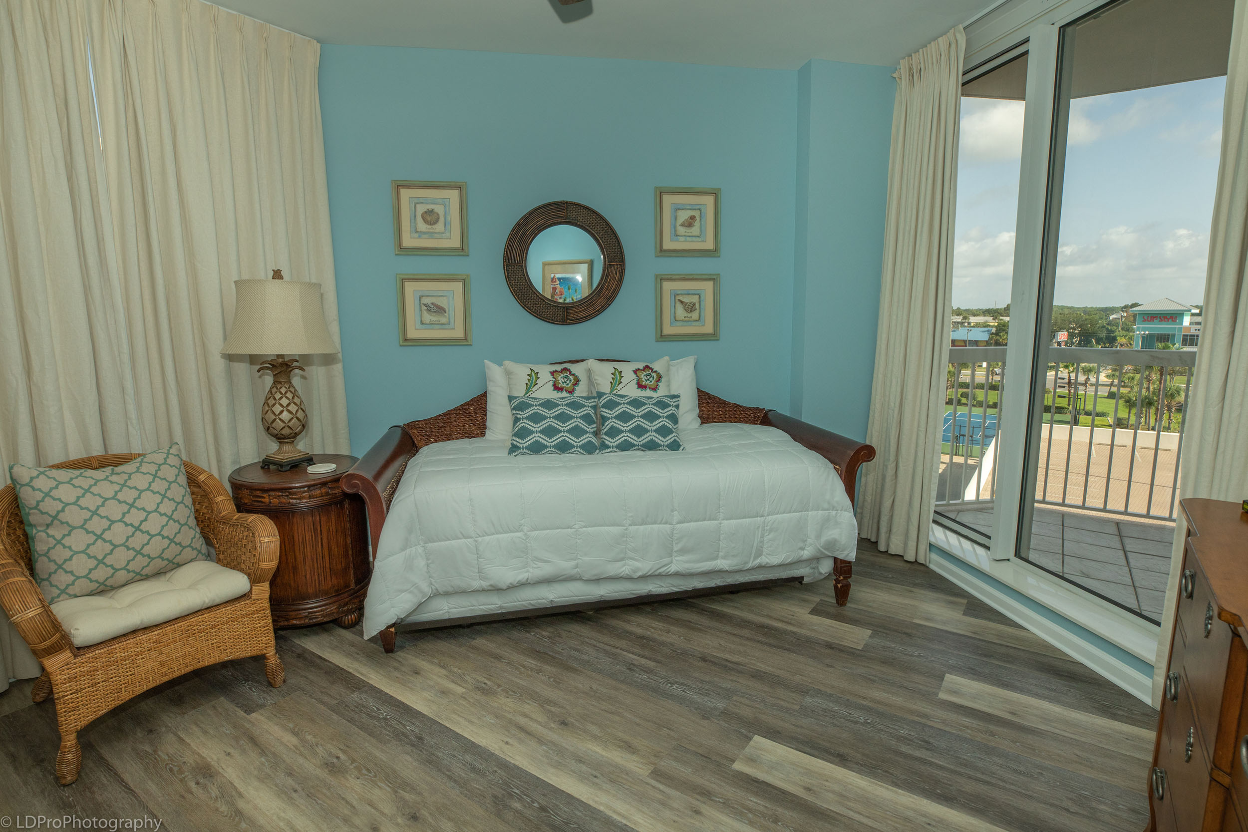 Destin Vacation Beach Condo With Four Bedrooms Sleeps 8