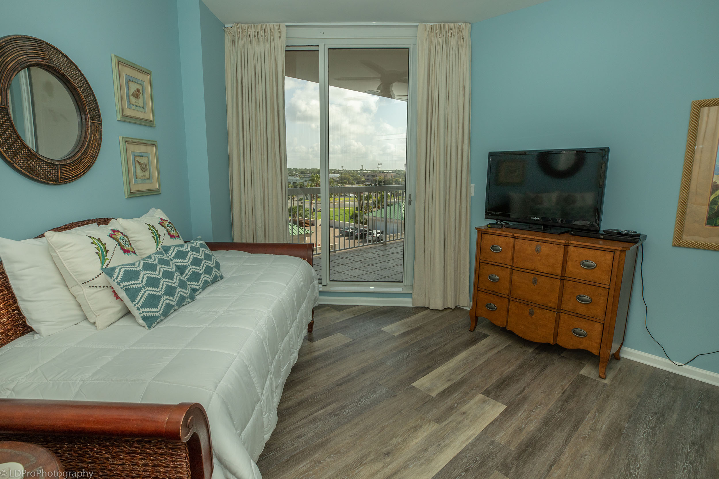 Destin Vacation Beach Condo With Four Bedrooms Sleeps 8