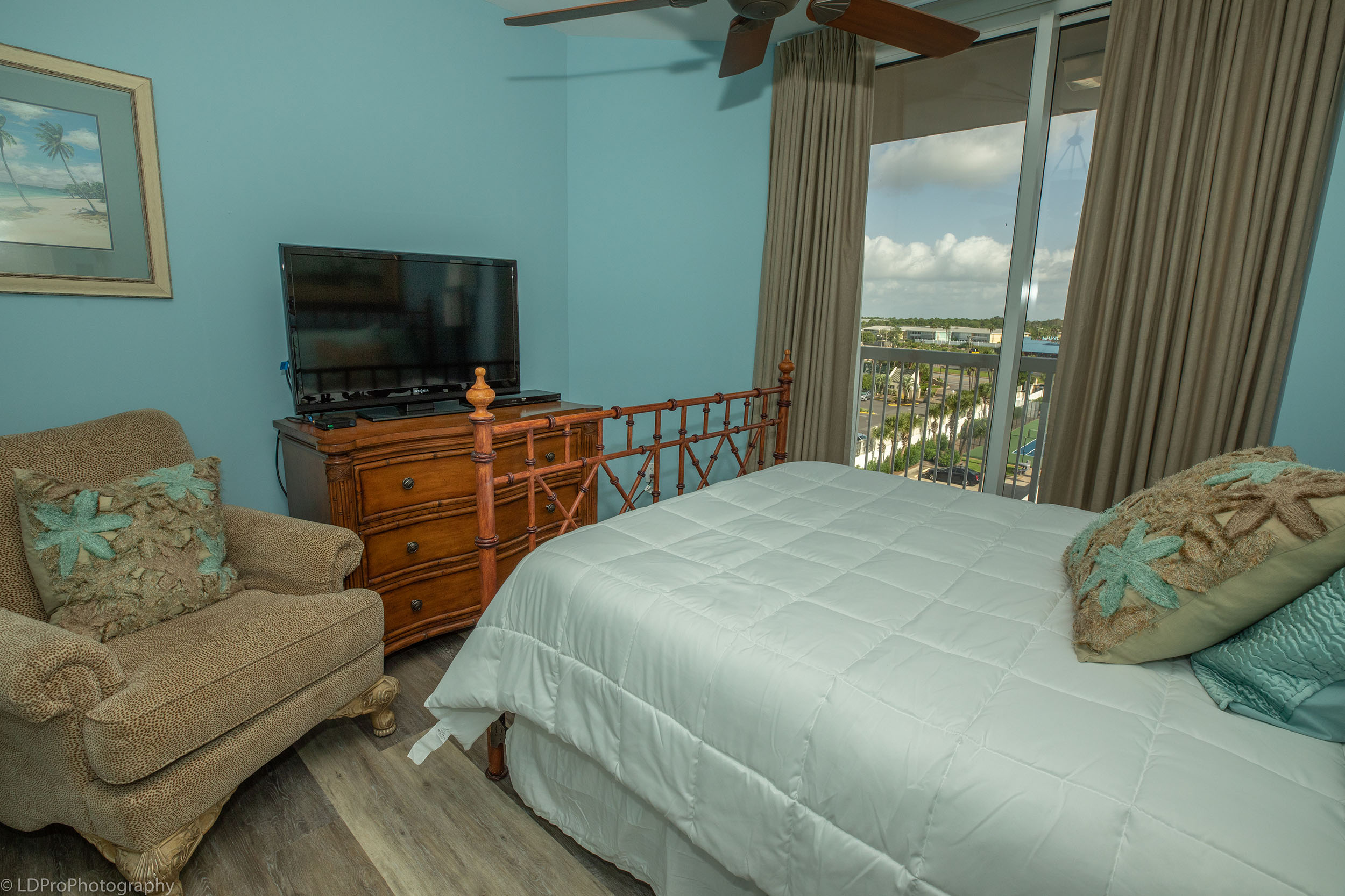 Destin Vacation Beach Condo With Four Bedrooms Sleeps 8