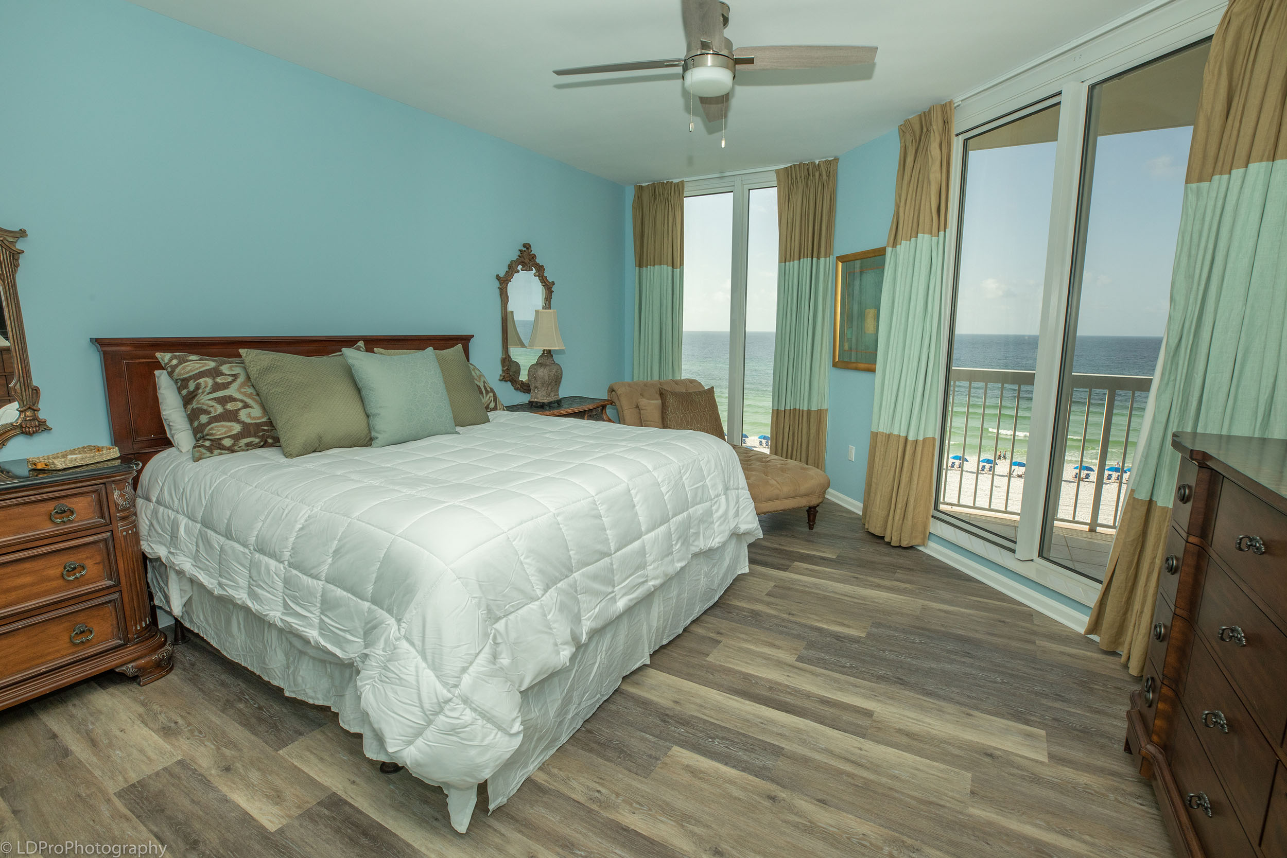 Destin Vacation Beach Condo With Four Bedrooms Sleeps 8