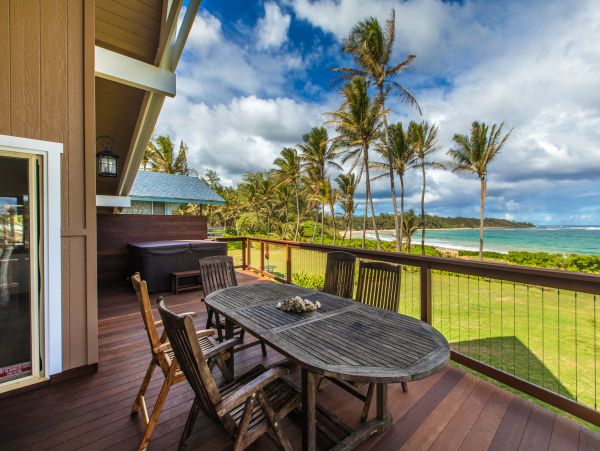 Kauai Beachfront Villa 4 bedrooms + Bonus room.