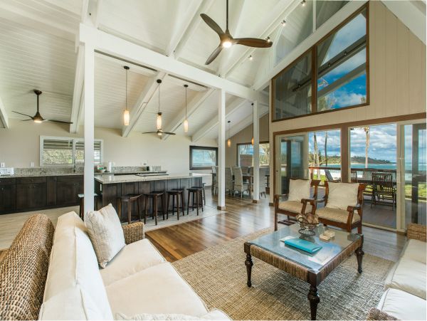 Kauai Beachfront Villa 4 bedrooms + Bonus room.