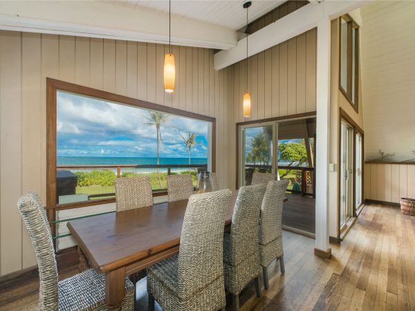 Kauai Beachfront Villa 4 bedrooms + Bonus room.
