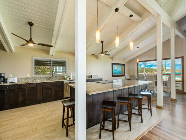 Kauai Beachfront Villa 4 bedrooms + Bonus room.