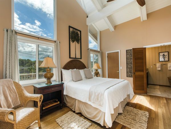 Kauai Beachfront Villa 4 bedrooms + Bonus room.