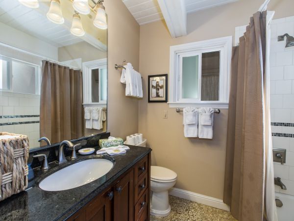 Kauai Beachfront Villa 4 bedrooms + Bonus room.