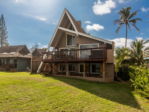 Kauai Beachfront Villa 4 bedrooms + Bonus room.