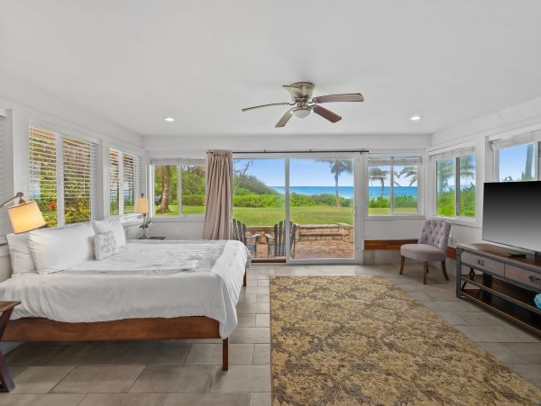 Amazing Beach Front Getaway in Princeville
