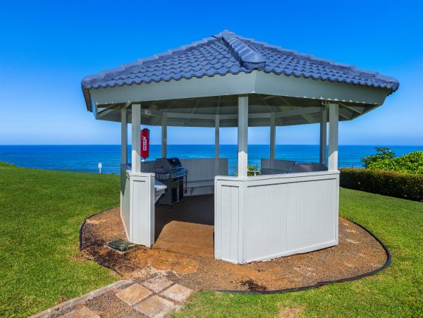 Princeville Top Floor Ocean View Retreat