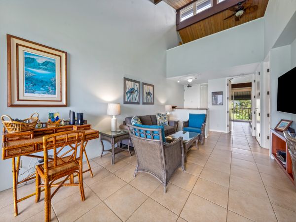 Princeville Top Floor Ocean View Retreat