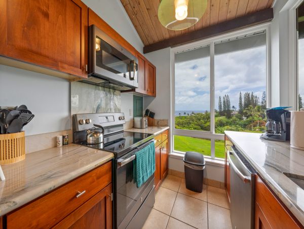 Princeville Top Floor Ocean View Retreat