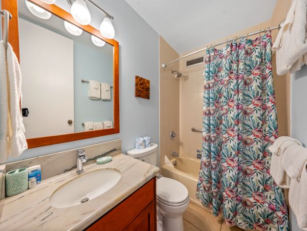 Princeville Top Floor Ocean View Retreat