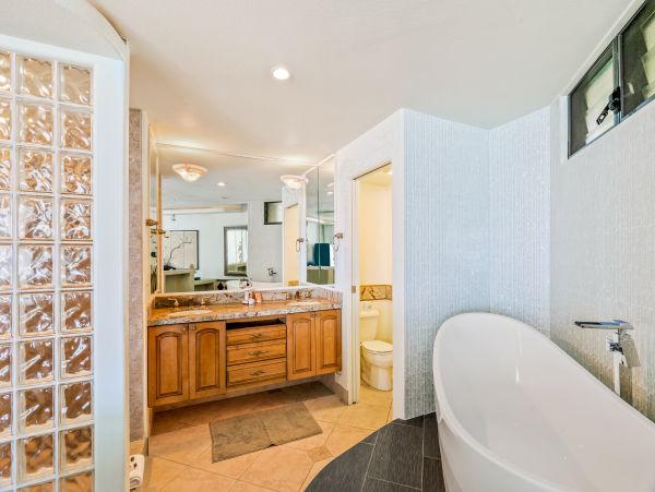 Stunning Oceanfront Condo Two Bedroom in Princeville, Kauai