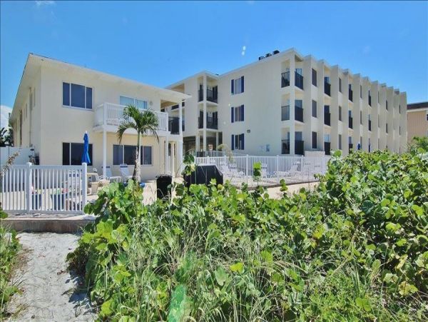 Gulf Front Belleair Vacation Condo One Bedroom