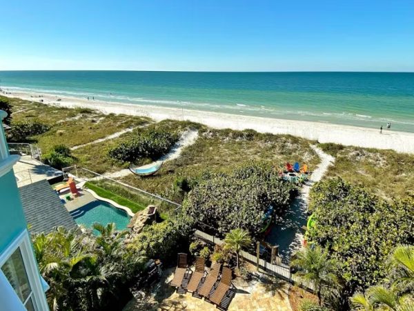 Indian Rocks Beach Condo with 3 Bedrooms