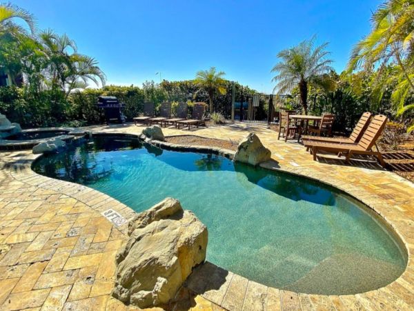 Beachfront Condo with 3 Bedrooms in Indian Rocks Beach