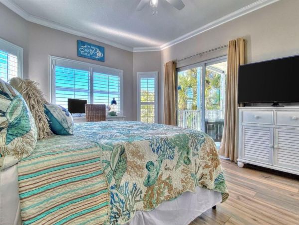 Beachfront Condo with 3 Bedrooms in Indian Rocks Beach
