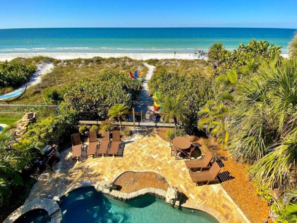 Beachfront Condo with 3 Bedrooms in Indian Rocks Beach