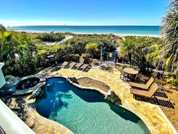Beachfront Condo with 3 Bedrooms in Indian Rocks Beach
