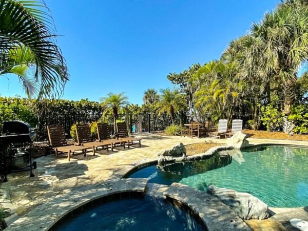Beachfront Condo with 3 Bedrooms in Indian Rocks Beach