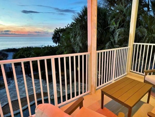 Beachfront Condo with 3 Bedrooms in Indian Rocks Beach