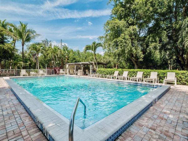 Gulf View Two Bedroom Vacation Beach Condo in Captiva