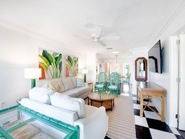 Lido Key Villa One Block to Beach Sleeps 10