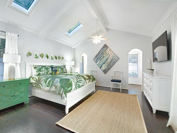 Lido Key Villa One Block to Beach Sleeps 10