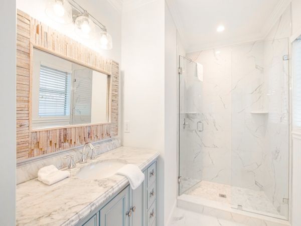 Lido Key Villa One Block to Beach Sleeps 10