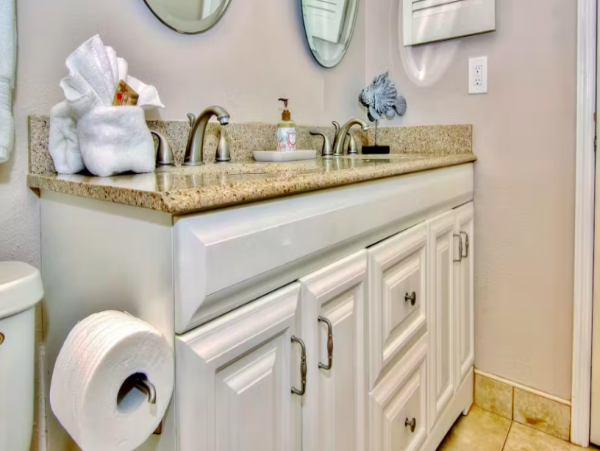 Condo with Gulf Views, beachside, pool & Hot tub
