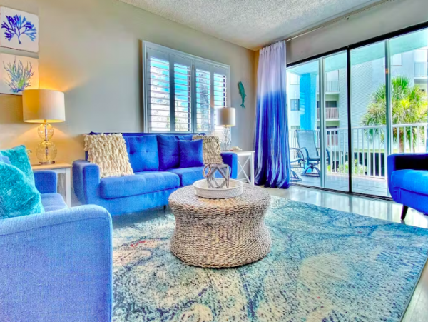 Condo with Gulf Views, beachside, pool & Hot tub