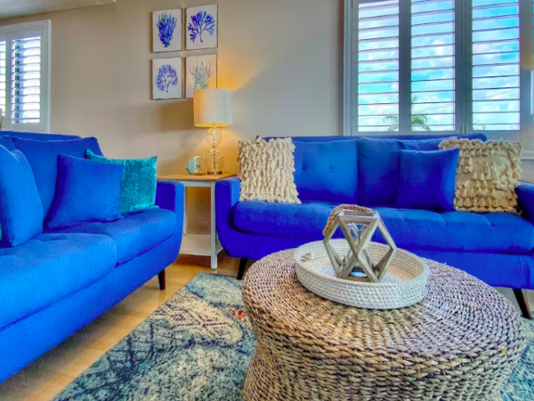 Condo with Gulf Views, beachside, pool & Hot tub