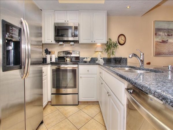 1 Bedroom Condo with Gulfview balcony & beachfront heated pool & spa