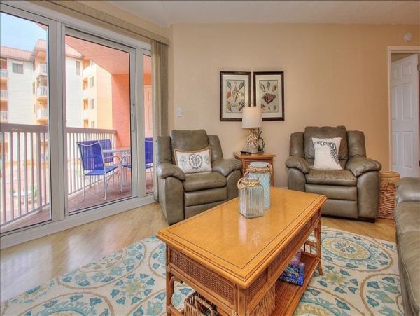 1 Bedroom Condo with Gulfview balcony & beachfront heated pool & spa