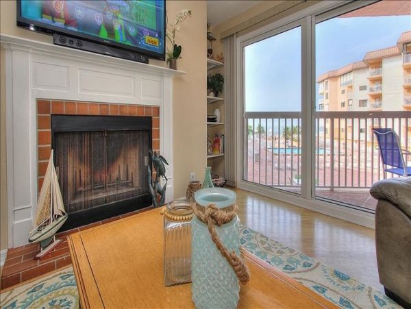 1 Bedroom Condo with Gulfview balcony & beachfront heated pool & spa