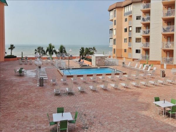 1 Bedroom Condo with Gulfview balcony & beachfront heated pool & spa