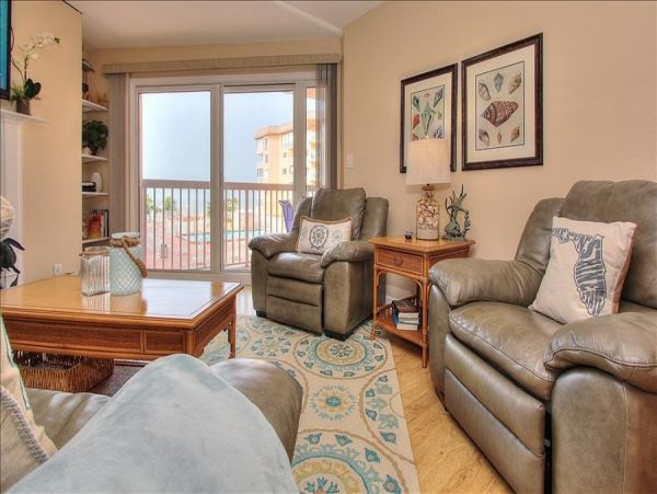 1 Bedroom Condo with Gulfview balcony & beachfront heated pool & spa
