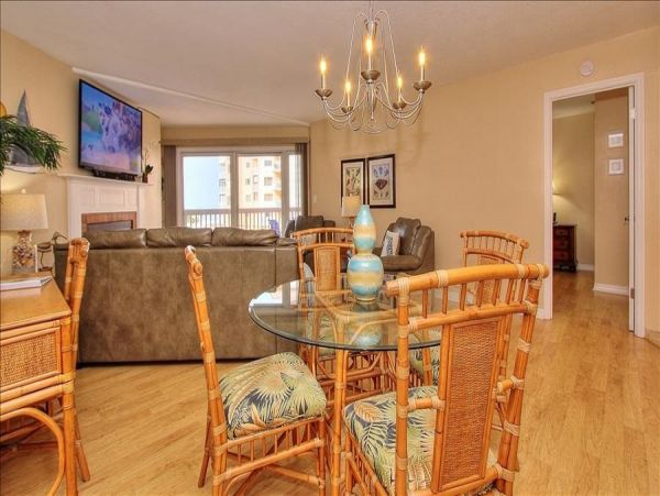 1 Bedroom Condo with Gulfview balcony & beachfront heated pool & spa